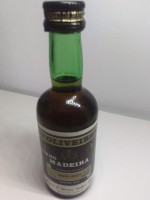 /album/vinho/a150-doliveiras-meio-seco-jpg/